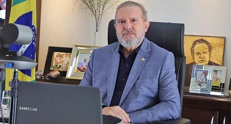 Carlesse desiste de pr&eacute;-candidatura ao Senado e anuncia sa&iacute;da da disputa de 2026
