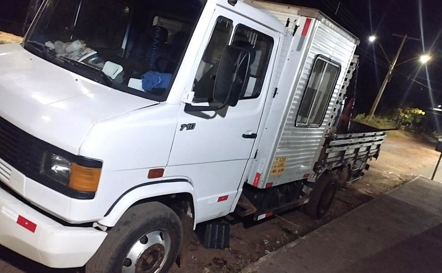 Homem &eacute; preso ap&oacute;s furtar bateria de caminh&atilde;o e atacar policiais com canivete no Tocantins