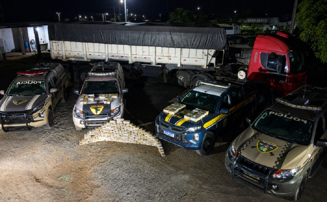 Motorista abandona caminh&atilde;o e foge ap&oacute;s pol&iacute;cia encontrar quase 240 kg de coca&iacute;na no Tocantins