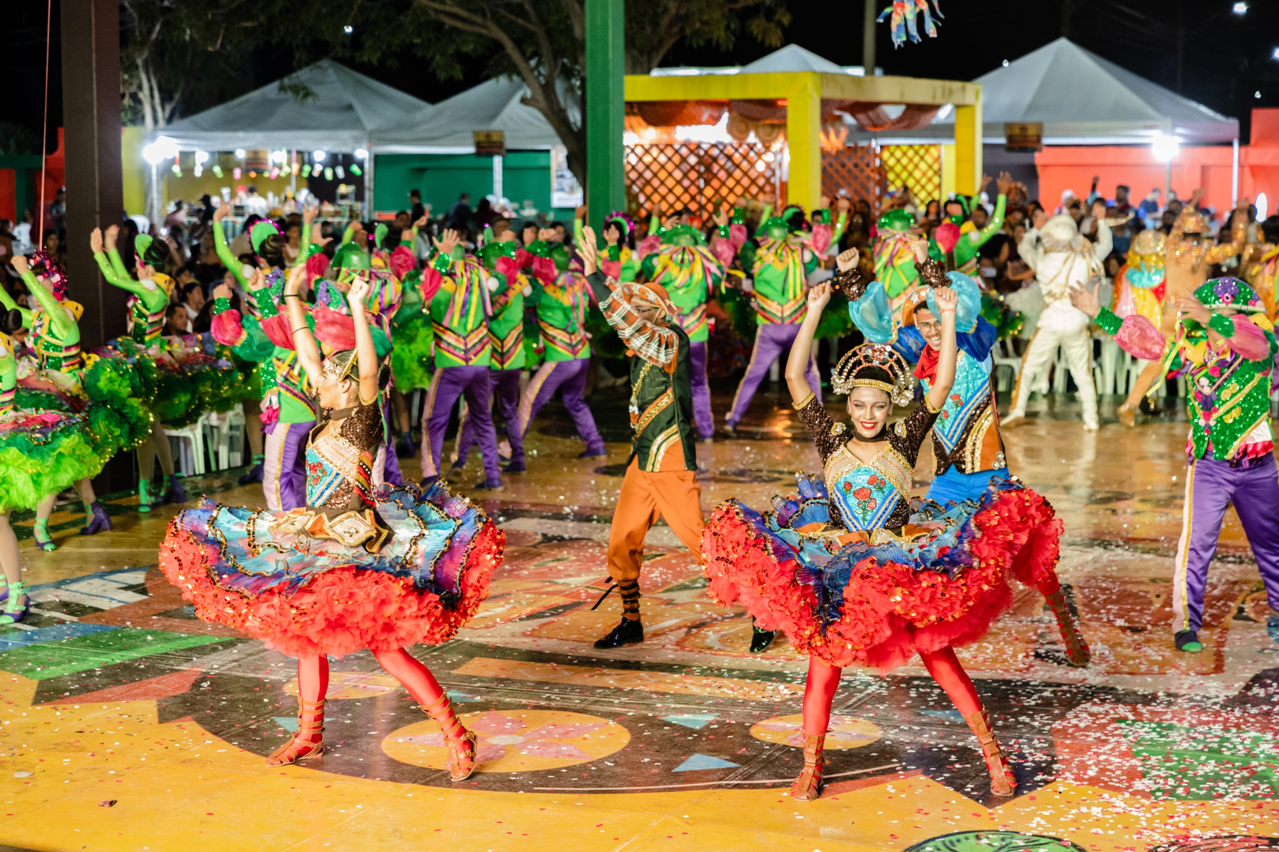 Arrai&aacute; no Para&iacute;so encerra festa com quadrilhas, forr&oacute; e casa cheia
