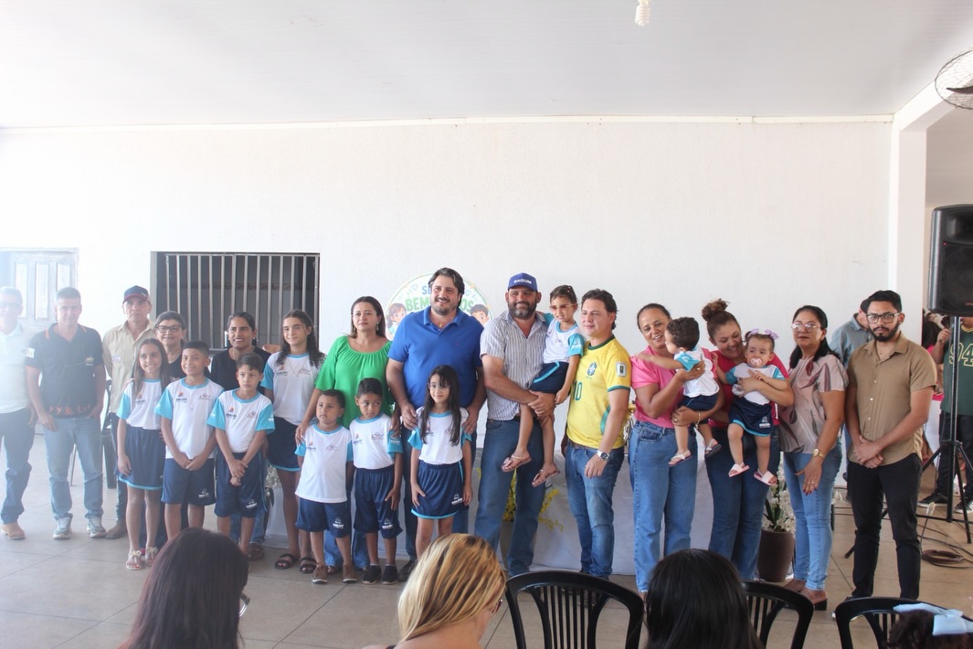 Barrol&acirc;ndia entrega 1.300 uniformes escolares para toda a rede municipal