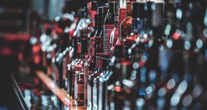 Imposto do pecado avan&ccedil;a e pode deixar bebidas, cigarros e apostas mais caros a partir de 2027