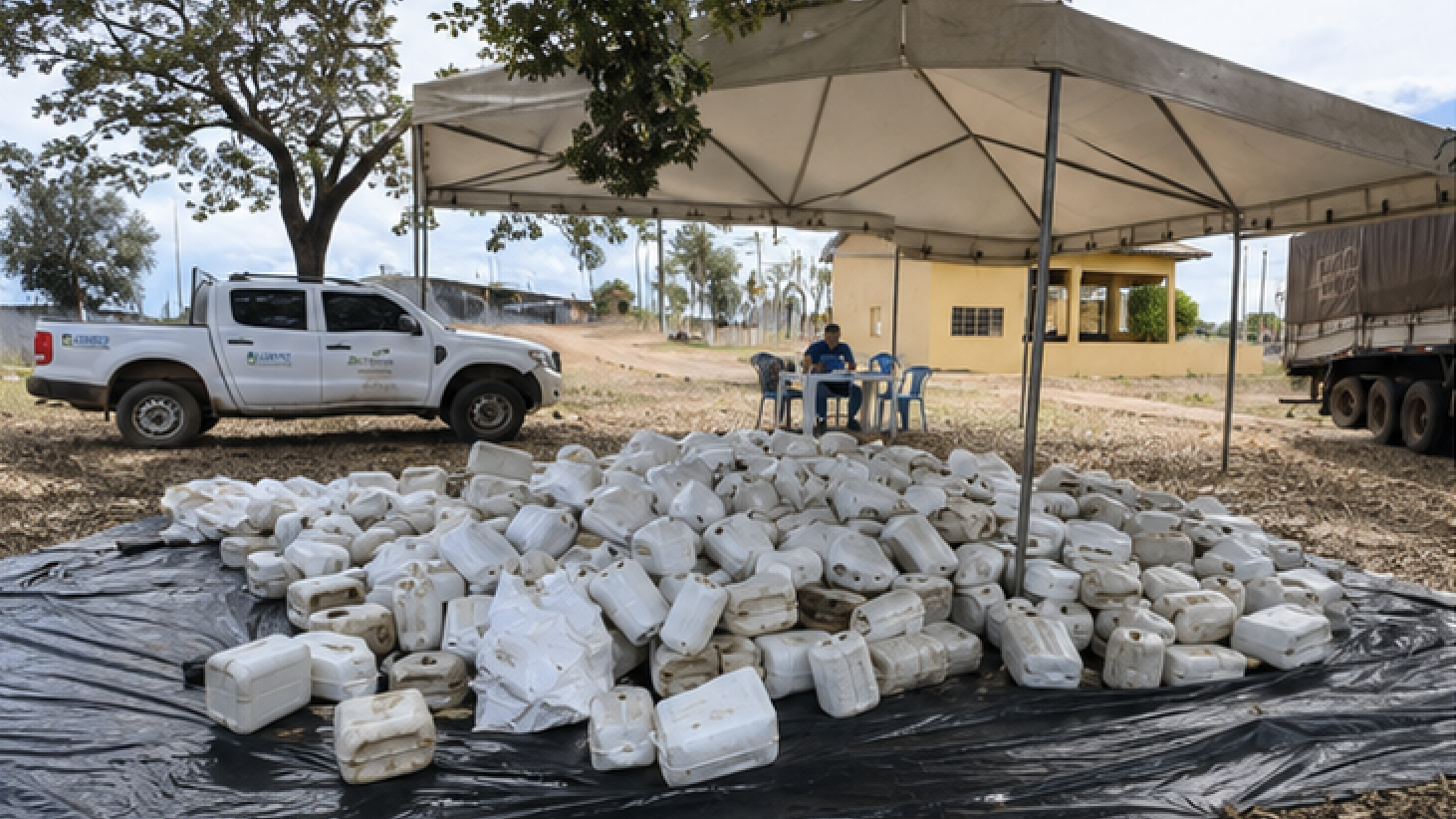 Coleta de embalagens agr&iacute;colas mobiliza produtores em Dois Irm&atilde;os