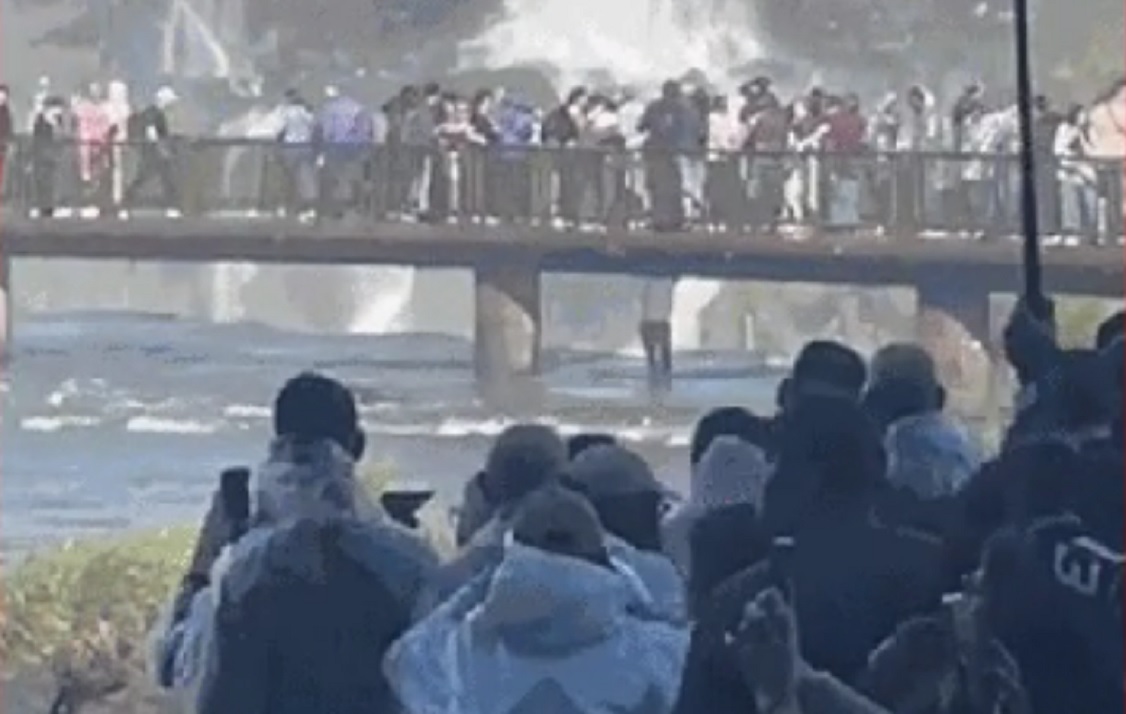 V&iacute;deo mostra turista pulando nas Cataratas do Igua&ccedil;u para recuperar celular