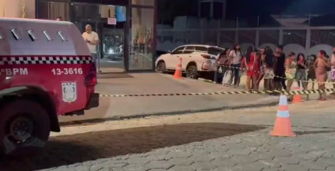 Mulher baleada durante assinatura de div&oacute;rcio com ex-prefeito morre no hospital