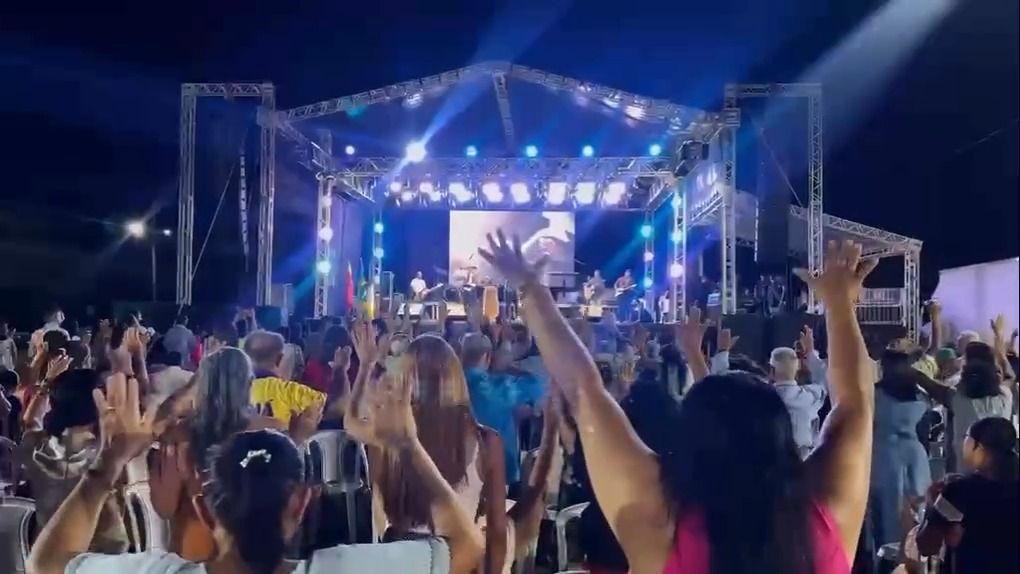 Culto re&uacute;ne fi&eacute;is nos 38 anos de Nova Rosal&acirc;ndia