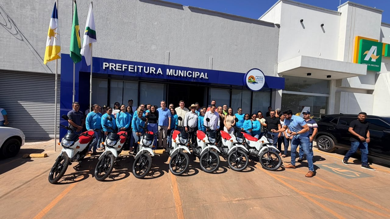 Deputado Dr. Danilo realiza entrega de motos para ACS em Lagoa da Confus&atilde;o