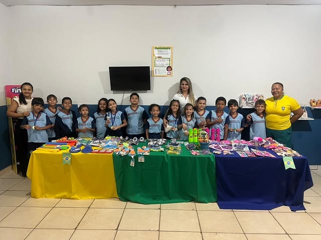 Feirinha do Sucesso ensina educa&ccedil;&atilde;o financeira a alunos de Abreul&acirc;ndia
