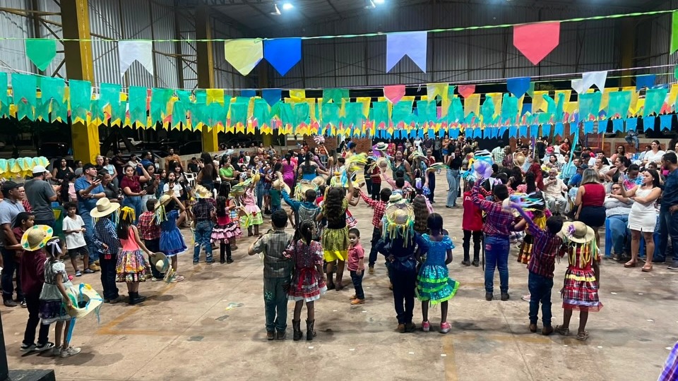 Festa Junina fortalece tradi&ccedil;&atilde;o em escola de Abreul&acirc;ndia