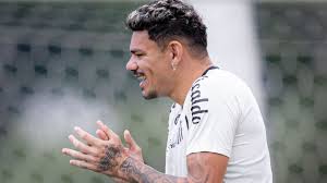 Fortaleza tenta viabilizar contrata&ccedil;&atilde;o de Tiquinho Soares e negocia com Santos e Mirassol; veja bastidores