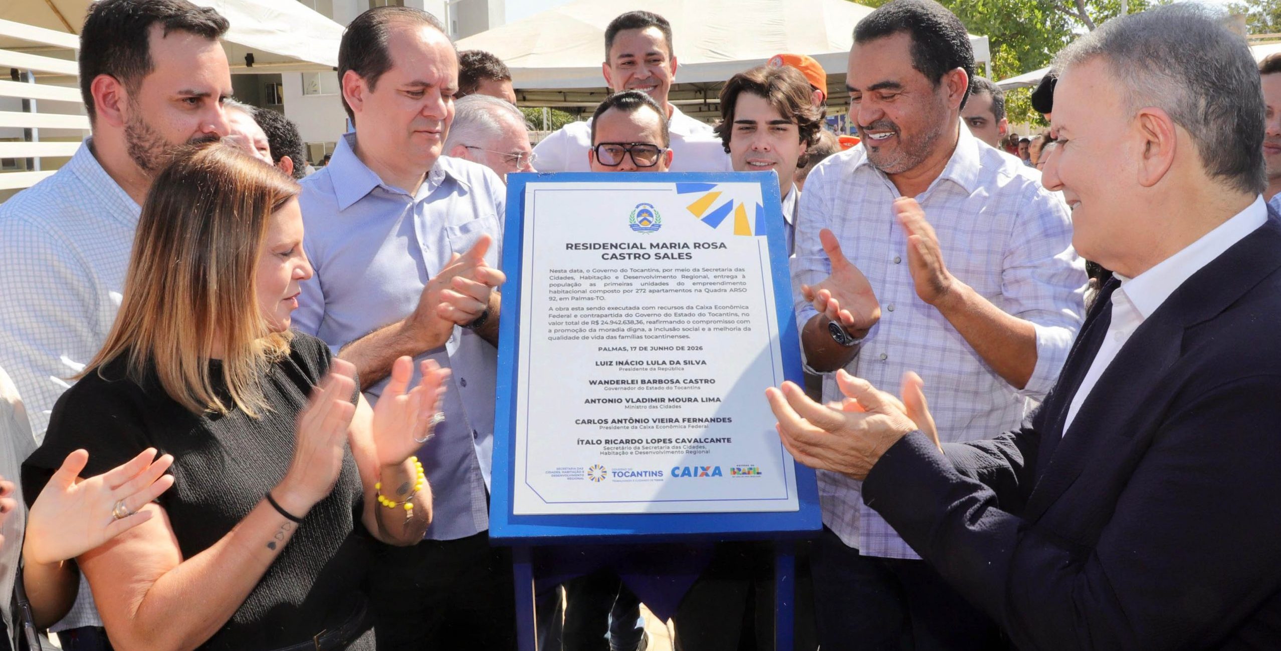 Governador entrega primeira etapa do Residencial Maria Rosa e beneficia 96 fam&iacute;lias em Palmas