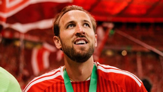 Harry Kane se coloca na disputa pela Bola de Ouro e cita feitos de Messi e Cristiano Ronaldo