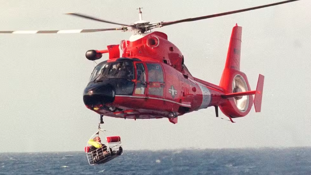 Helic&oacute;ptero da Guarda Costeira dos EUA cai no Alasca e mobiliza equipes de resgate