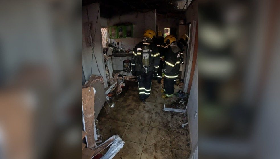 Imagens mostram como ficou a casa onde duas pessoas foram encontradas carbonizadas no interior do Tocantins
