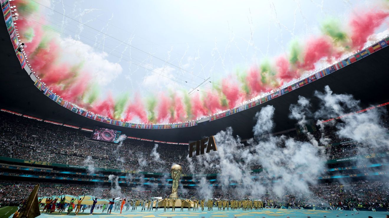 Est&aacute;dio Azteca recebe mais de 80 mil torcedores na abertura da Copa do Mundo