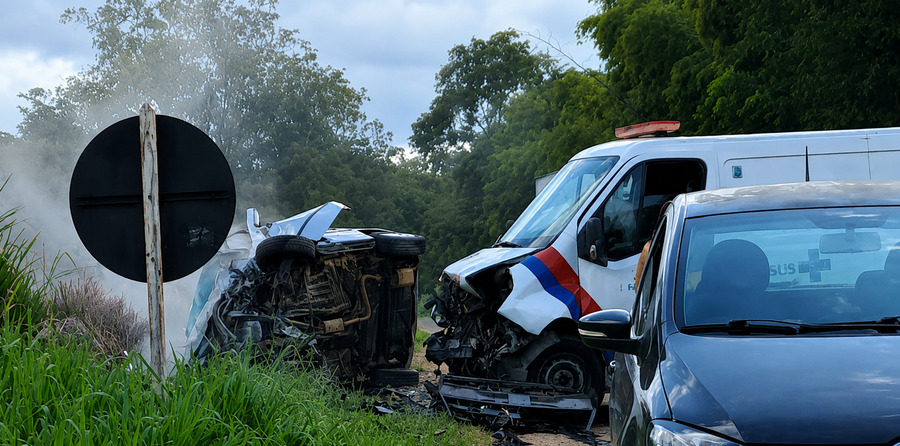 Sobe para dois o n&uacute;mero de mortos ap&oacute;s grave colis&atilde;o entre ambul&acirc;ncia e carro