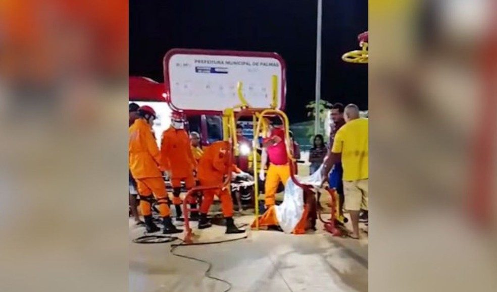 Crian&ccedil;a fica com p&eacute; preso em parafuso de academia ao ar livre e mobiliza bombeiros em Palmas (TO)