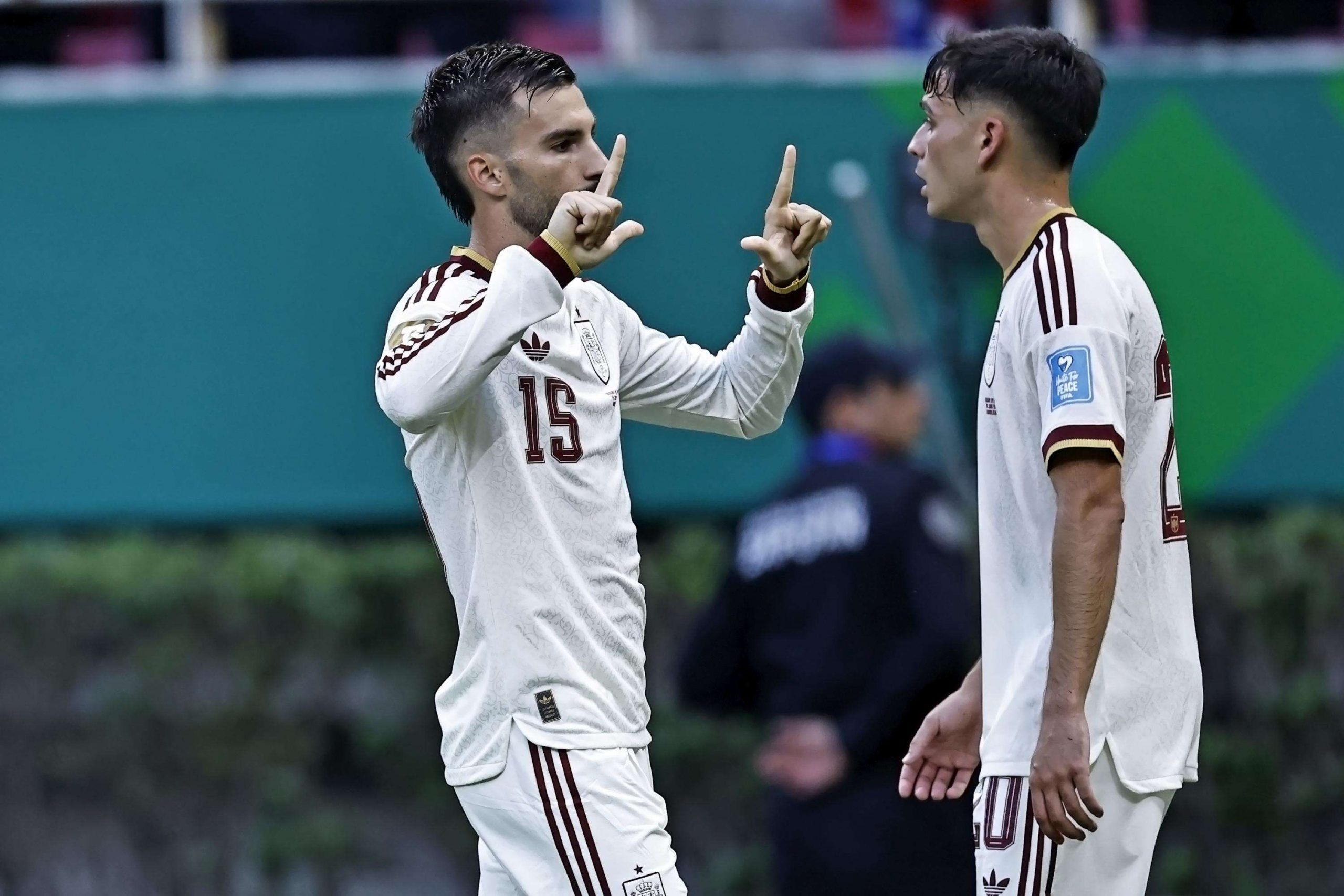 Espanha elimina o Uruguai com falha de Muslera e avan&ccedil;a na lideran&ccedil;a do grupo