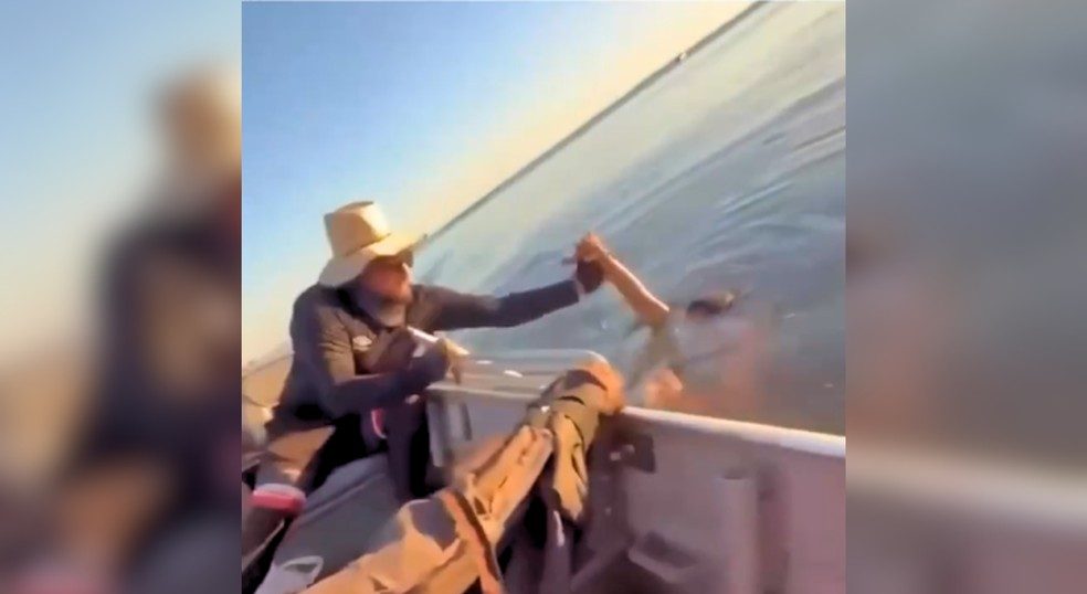 Mudan&ccedil;a de rota por causa do vento leva pescadores a salvar dois homens de afogamento no Lago de Palmas (TO); veja o v&iacute;deo