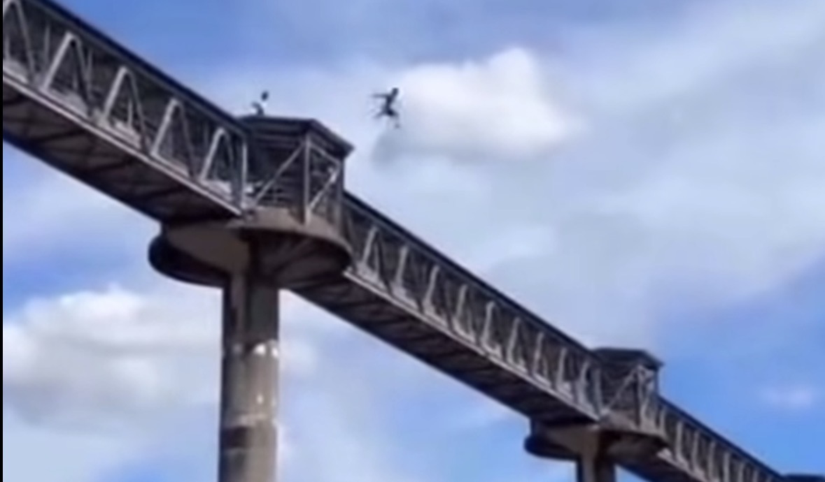 Jovens saltam de passarela sobre rio no Tocantins e v&iacute;deo impressiona pela altura