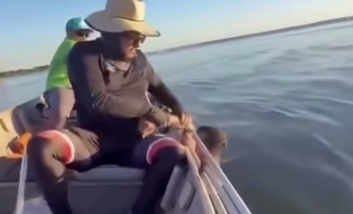 Pescadores evitam trag&eacute;dia e resgatam homem que se afogava na Praia da Graciosa, em Palmas (TO)