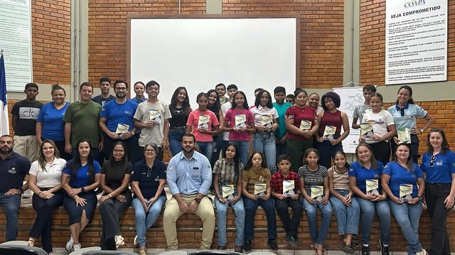 Jovens de Santa Maria visitam COAPA em percurso sobre mundo do trabalho