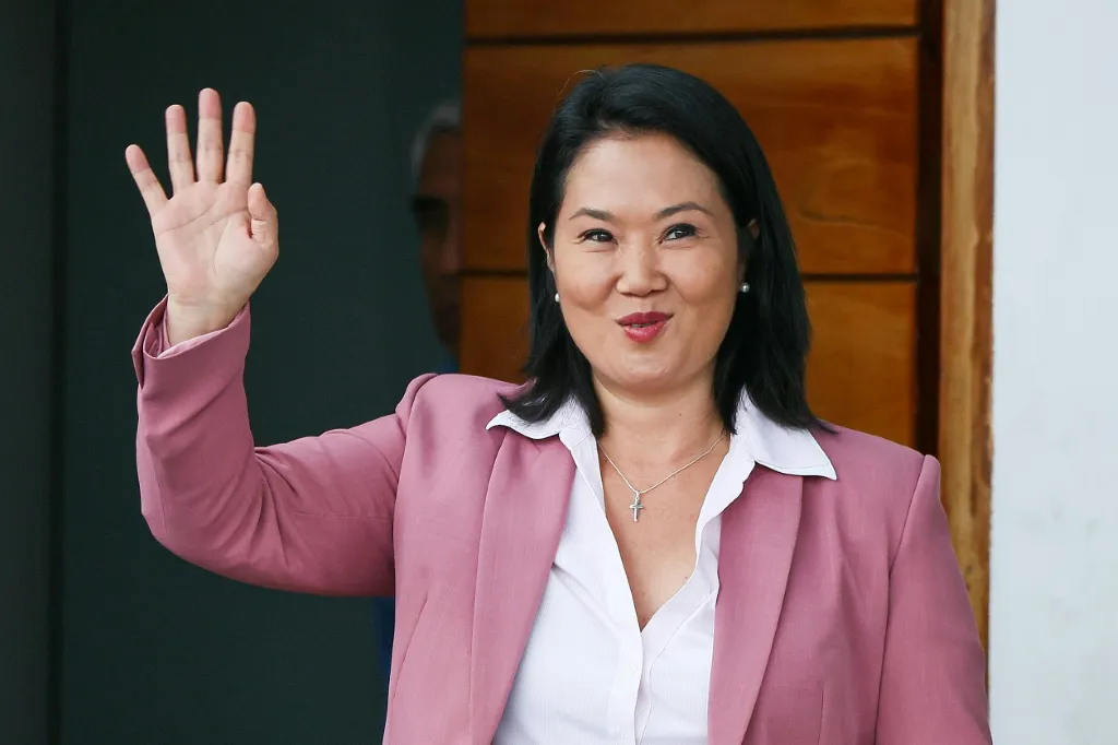 Keiko Fujimori confirma vit&oacute;ria e diz que Peru est&aacute; “cada vez mais perto” da ordem