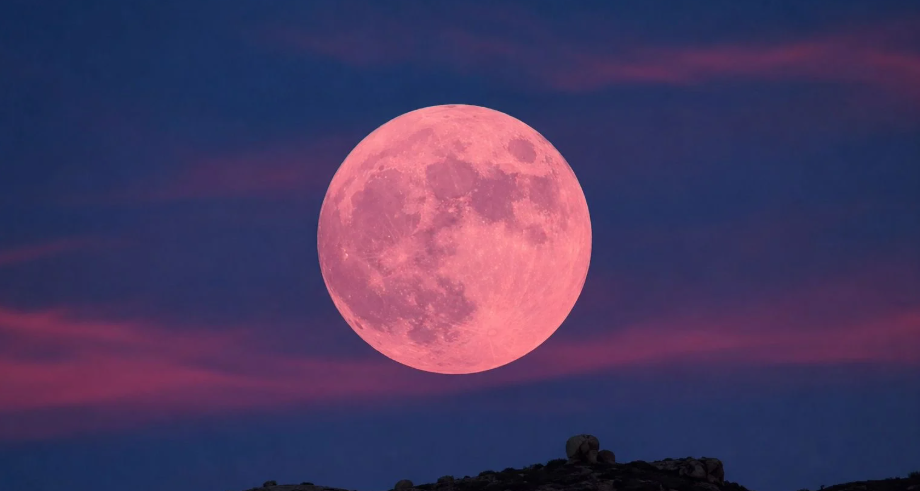 Lua de Morango poder&aacute; ser vista nesta segunda; saiba o melhor hor&aacute;rio para observar o fen&ocirc;meno