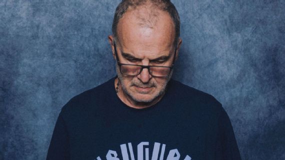 Bielsa se irrita com pergunta sobre foto oficial da Copa e dispara: &ldquo;N&atilde;o sou modelo&rdquo;