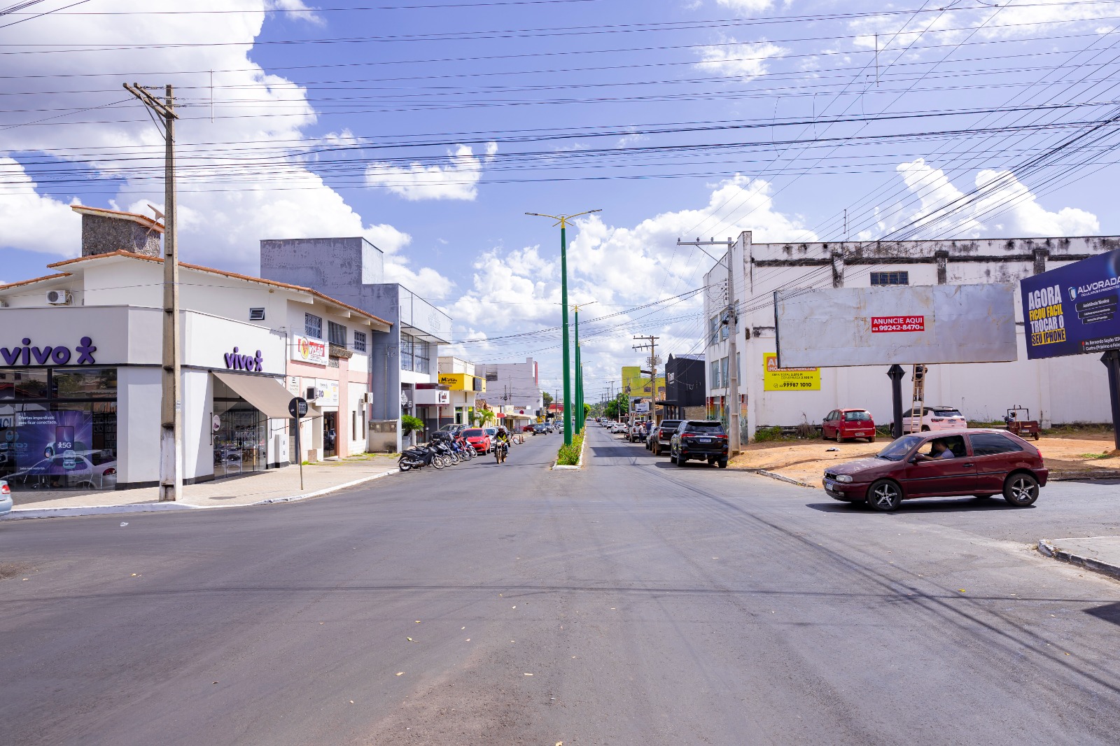 Sem&aacute;foros chegam a cruzamentos cr&iacute;ticos de Para&iacute;so