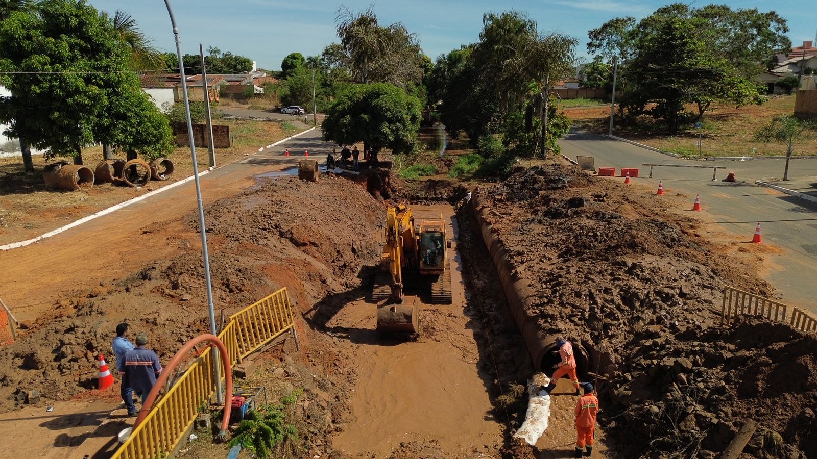 Prefeitura de Gurupi inicia nova etapa das obras de drenagem no c&oacute;rrego Mutuca com interven&ccedil;&atilde;o na travessia da Rua S, no setor Uni&atilde;o