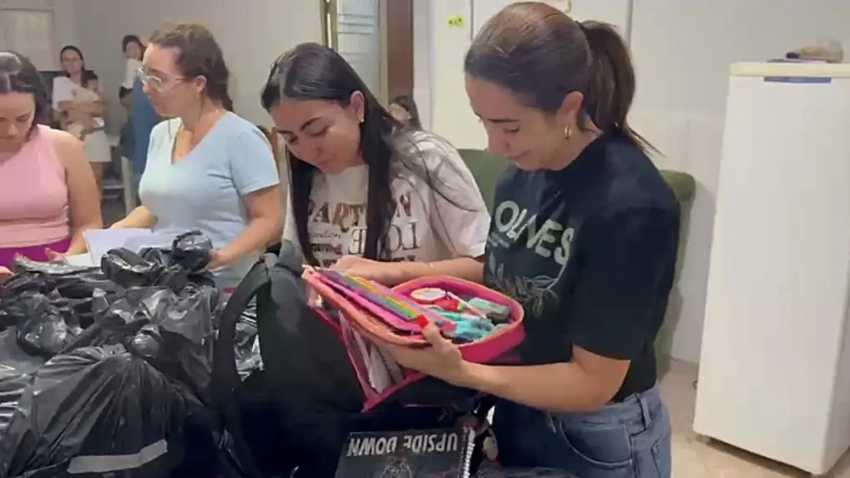 Pais recebem pertences de estudantes mortos em trag&eacute;dia na GO-518