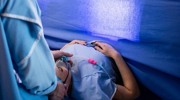 Ces&aacute;rea est&aacute; entre os procedimentos mais comuns do pa&iacute;s, mas d&uacute;vidas sobre a anestesia ainda persistem