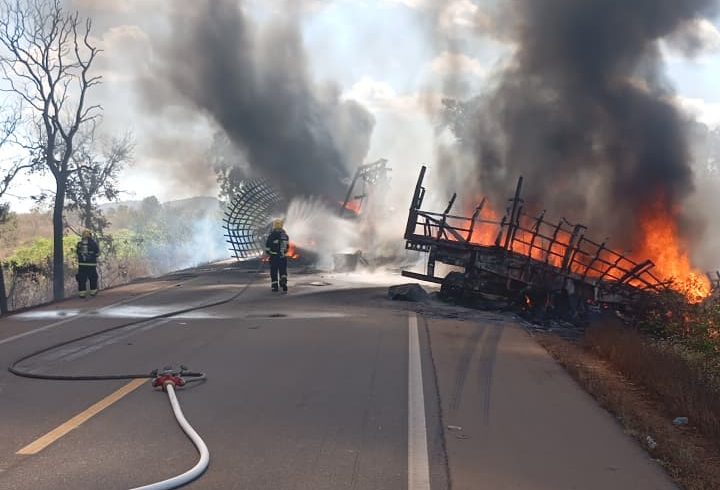 V&iacute;tima de acidente entre caminh&otilde;es na BR-153 &eacute; encontrada carbonizada