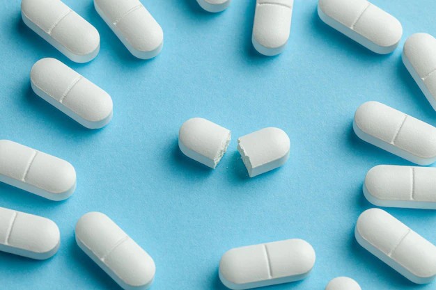 Voc&ecirc; corta comprimidos ao meio? Especialista alerta para riscos que muita gente desconhece