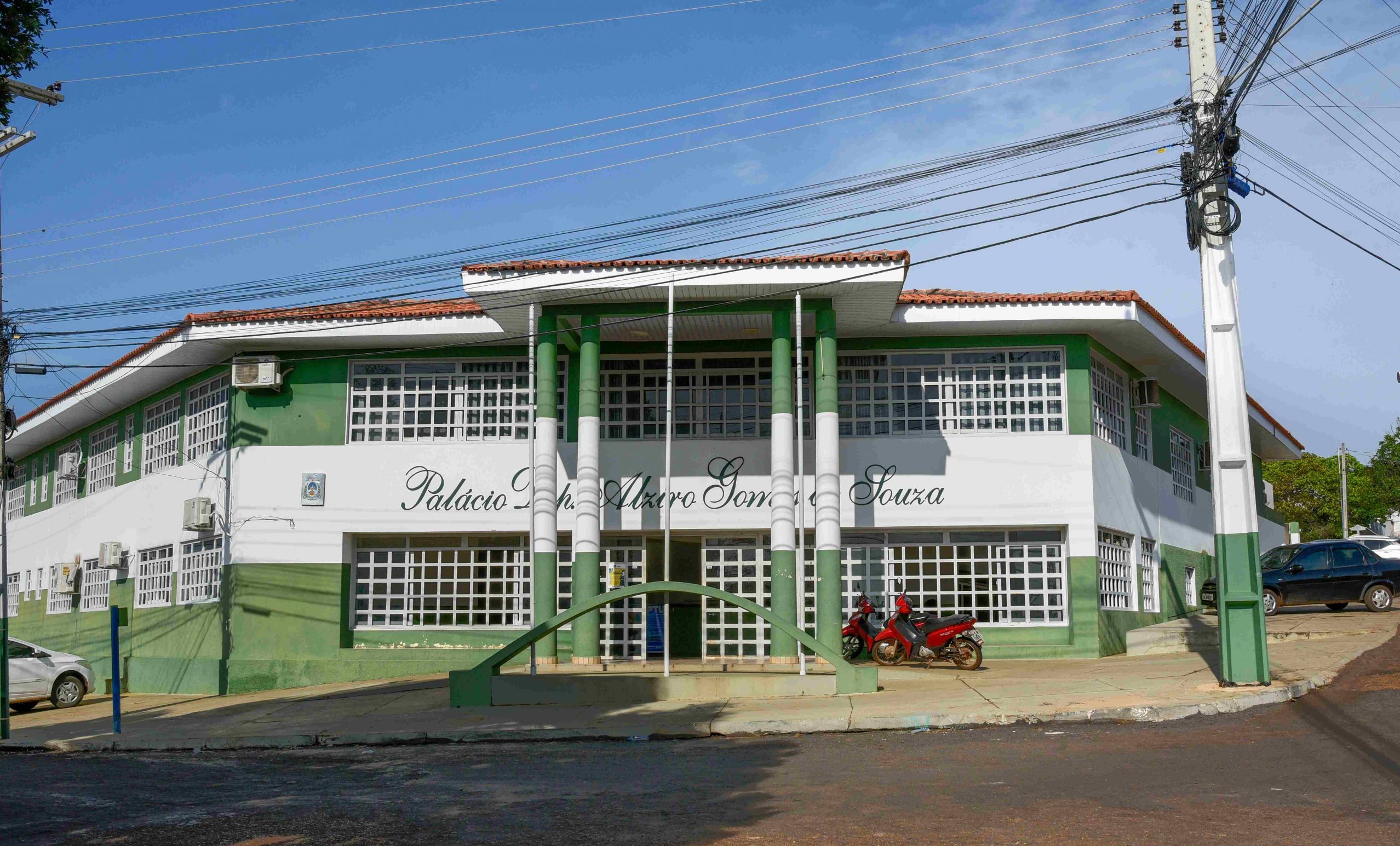 Justi&ccedil;a suspende contratos sem licita&ccedil;&atilde;o e determina retorno de procurador concursado em Luzin&oacute;polis