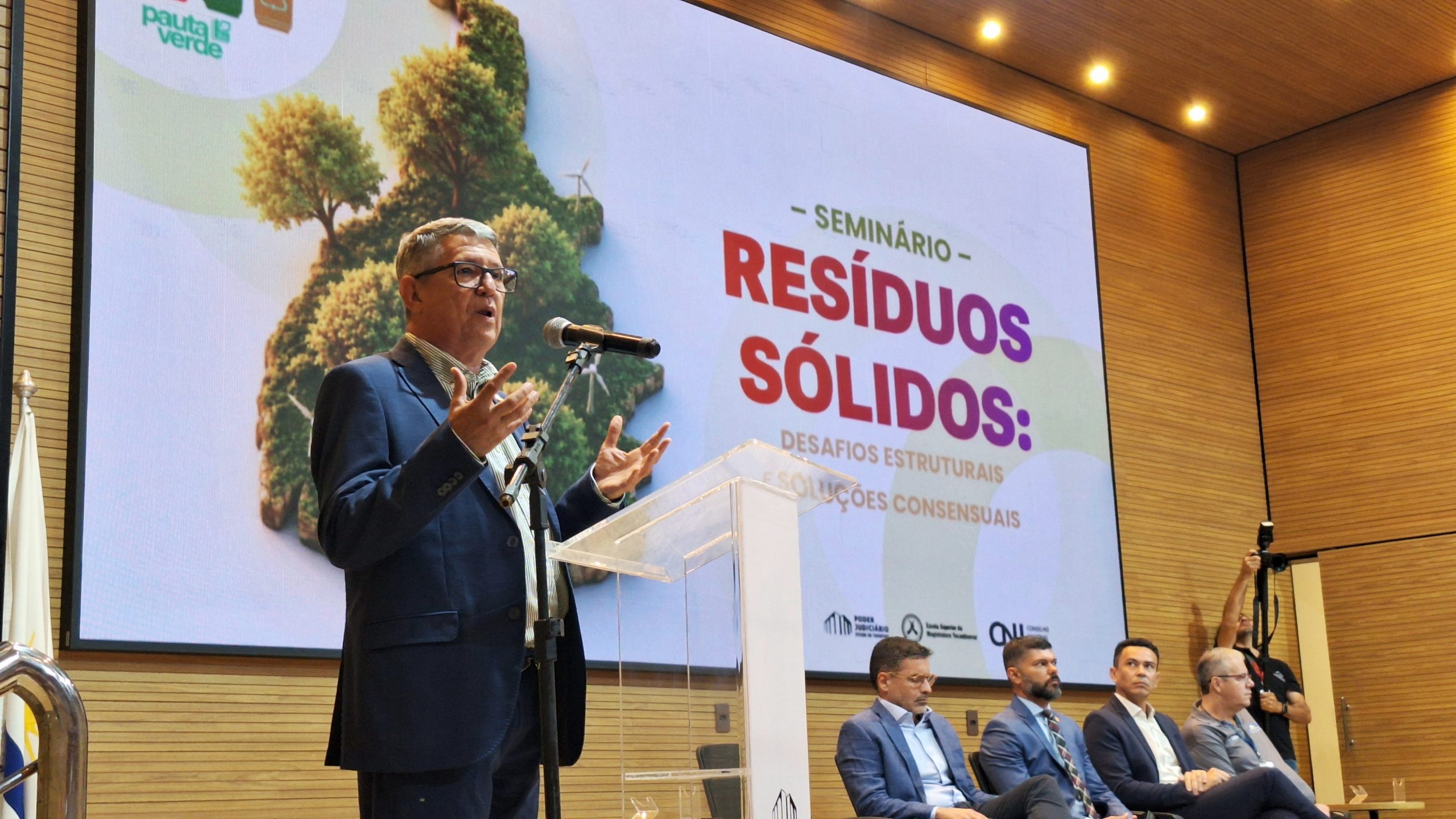 Prefeitos discutem desafios dos res&iacute;duos s&oacute;lidos e defendem uni&atilde;o para ampliar aterros sanit&aacute;rios no Tocantins