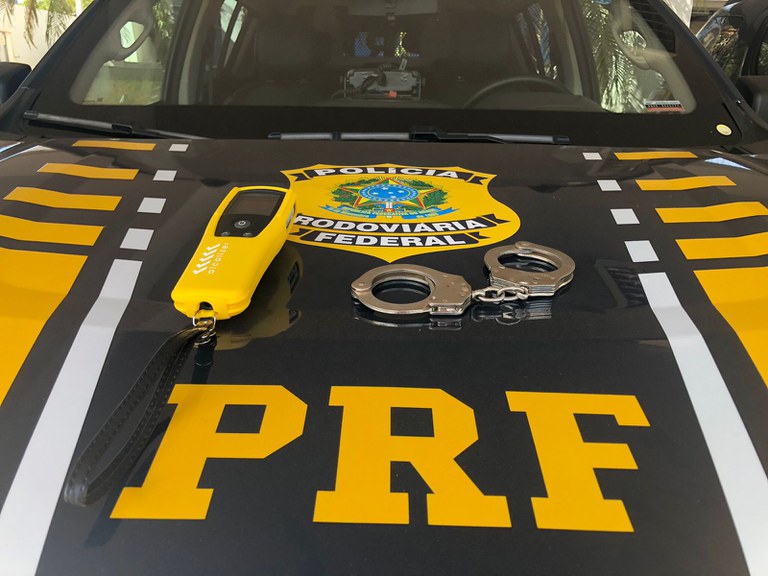 PRF prende motorista por embriaguez ap&oacute;s acidente na BR-153 em Aragua&iacute;na TO