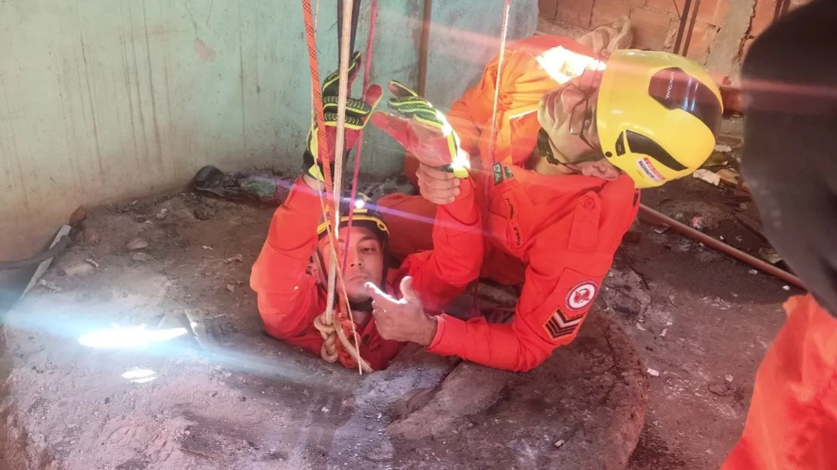 Homem cai em cisterna de 12 metros e mobiliza resgate dos bombeiros em Itumbiara