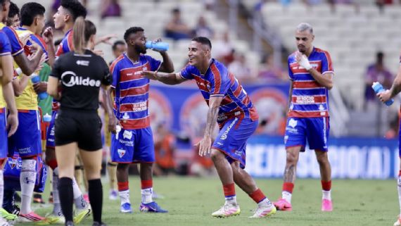 Fortaleza vence o Sport nos acr&eacute;scimos, ultrapassa rival e entra na briga pelo G-4 da S&eacute;rie B