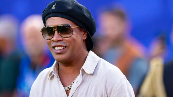 Ronaldinho Ga&uacute;cho surpreende e acumula 92 m&uacute;sicas registradas como compositor; veja as mais ouvidas