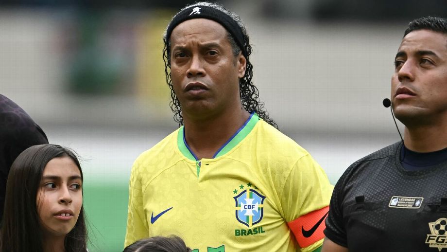 Ronaldinho Ga&uacute;cho surpreende e acerta com clube da 3&ordf; divis&atilde;o da It&aacute;lia aos 46 anos