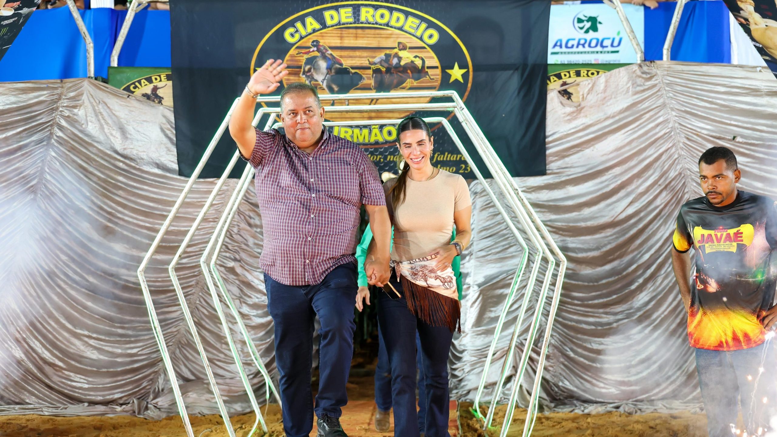 Eduardo Gomes destaca força do turismo e da economia durante abertura do Taquaruçu Rodeio Show