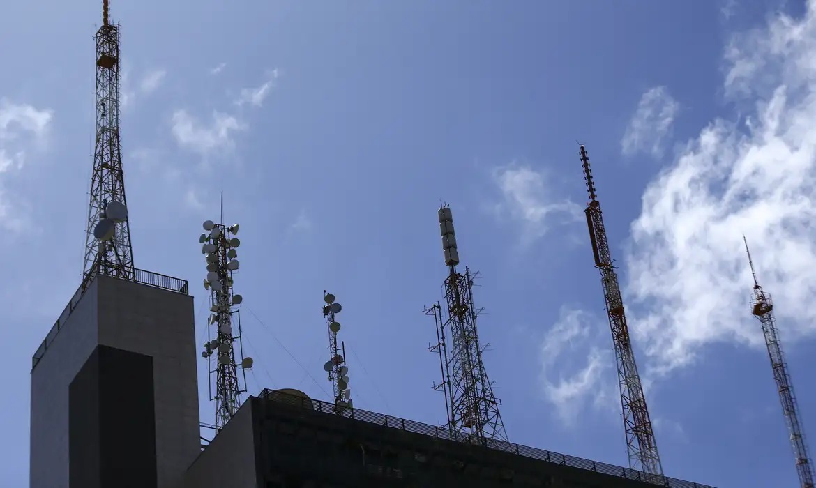 STF derruba exig&ecirc;ncia de licen&ccedil;a ambiental para antenas de alimenta&ccedil;&atilde;o em Goi&aacute;s