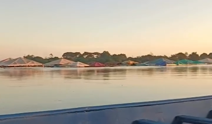 Subida repentina do Rio Tocantins destr&oacute;i barracas e causa preju&iacute;zos em praias da regi&atilde;o