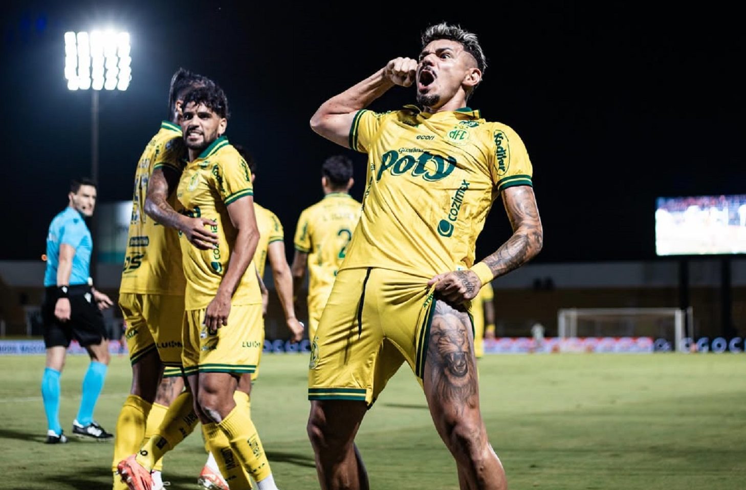 Tiquinho Soares fica perto de acerto com clube da S&eacute;rie B