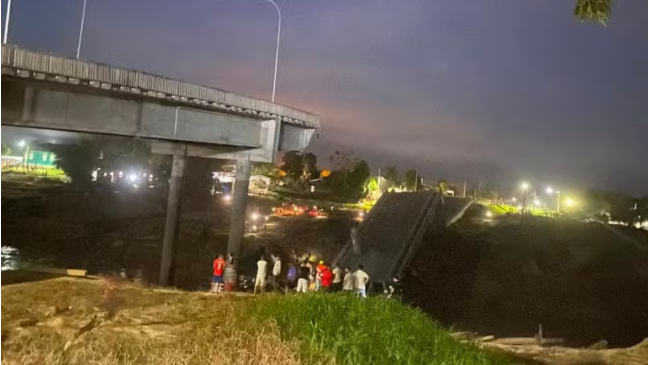 Ponte de R$ 36 milh&otilde;es desaba e deixa feridos dois anos ap&oacute;s inaugura&ccedil;&atilde;o