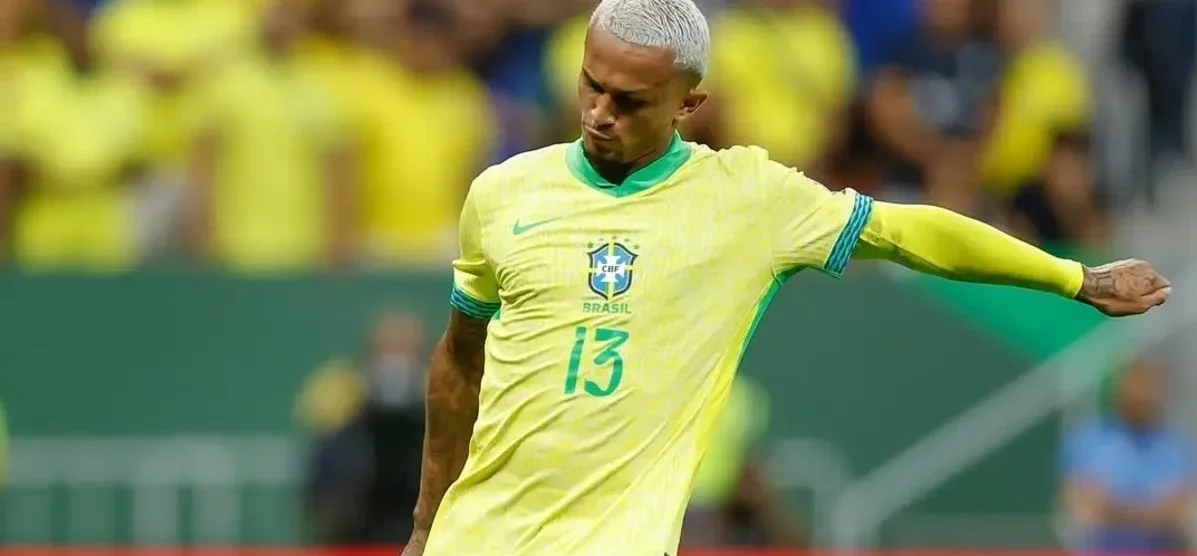 Wesley &eacute; cortado da Sele&ccedil;&atilde;o para a Copa do Mundo; Ancelotti chama &Eacute;derson