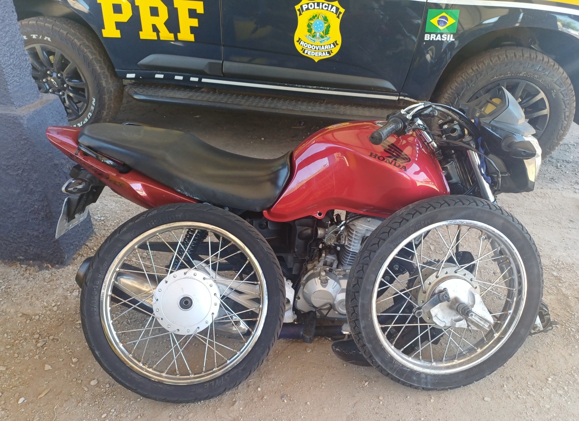 PRF identifica motocicleta adulterada em bagageiro de &ocirc;nibus na BR-153