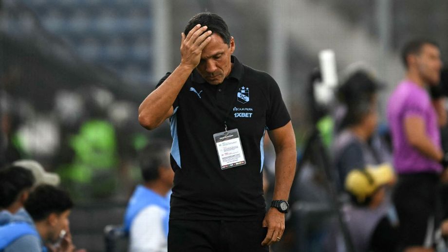 Advers&aacute;rio do Bragantino na Sul-Americana demite Z&eacute; Ricardo e anuncia Barcos como refor&ccedil;o